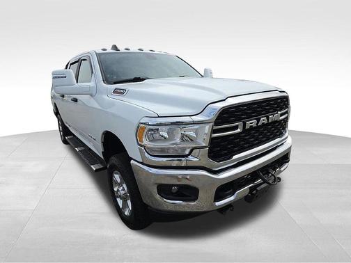 Bright White Clearcoat 2023 RAM 2500 Big Horn Crew Cab 4x4 6'4' Box