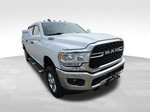 Bright White Clearcoat 2023 RAM 2500 Big Horn Crew Cab 4x4 6'4' Box