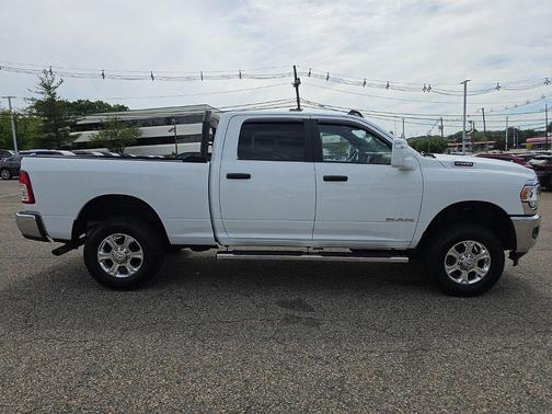 Bright White Clearcoat 2023 RAM 2500 Big Horn Crew Cab 4x4 6'4' Box