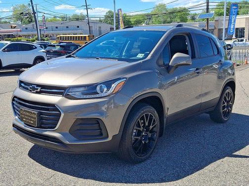 Stone Gray Metallic 2022 Chevrolet Trax LT