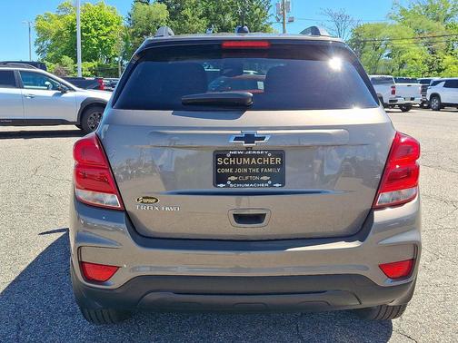 Stone Gray Metallic 2022 Chevrolet Trax LT