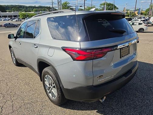 Sterling Gray Metallic 2023 Chevrolet Traverse LT Cloth