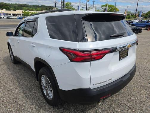 Summit White 2023 Chevrolet Traverse LT Cloth