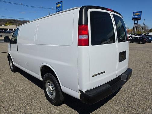 Summit White 2021 Chevrolet Express 2500 RWD 2500 Regular Wheelbase WT