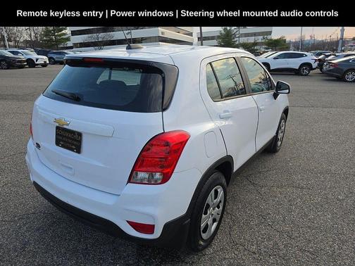 Summit White 2018 Chevrolet Trax LS