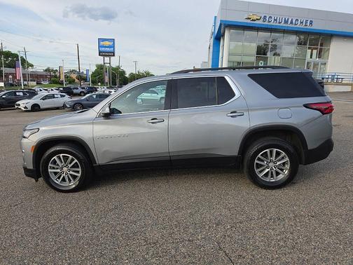 Sterling Gray Metallic 2023 Chevrolet Traverse LT Leather