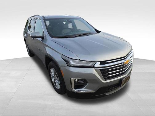 Sterling Gray Metallic 2023 Chevrolet Traverse LT Leather