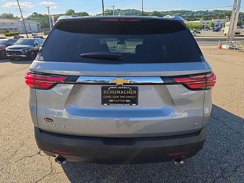 Sterling Gray Metallic 2023 Chevrolet Traverse LT Cloth