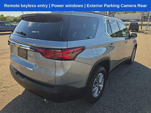 Sterling Gray Metallic 2023 Chevrolet Traverse LT Cloth