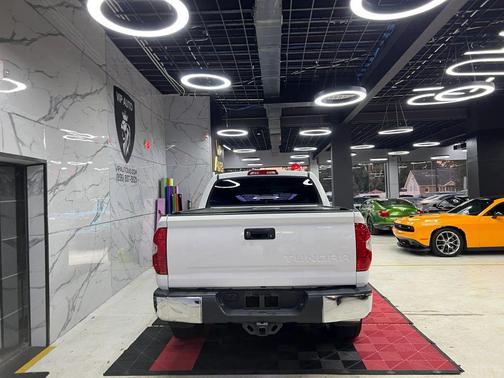 White 2016 Toyota Tundra SR5