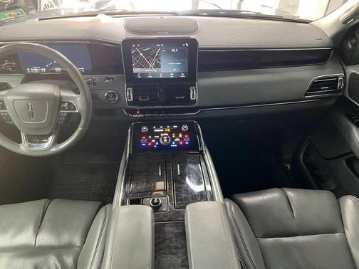 Blue Diamond Metallic 2018 Lincoln Navigator Select