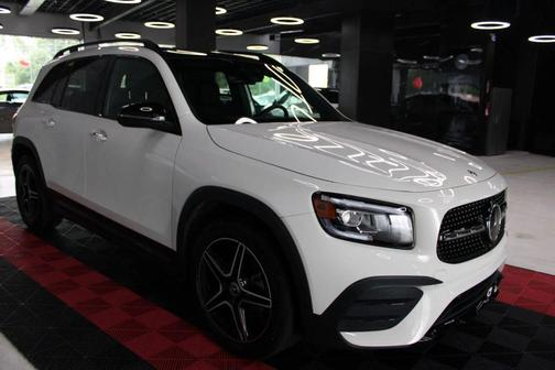 White 2023 Mercedes-Benz GLB 250 4MATIC