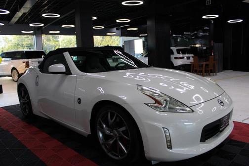 Pearl White 2014 Nissan 370Z Touring