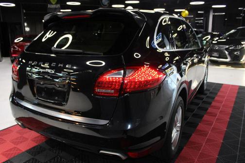Jet Black Metallic 2014 Porsche Cayenne Cayenne