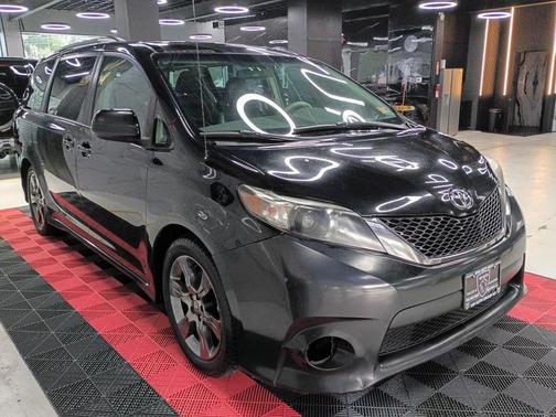 Black 2011 Toyota Sienna SE