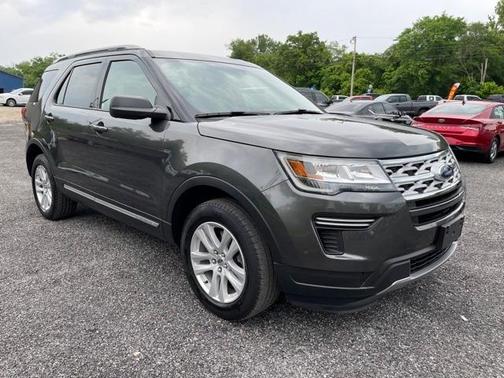Photo 1 of 25 of 2019 Ford Explorer XLT