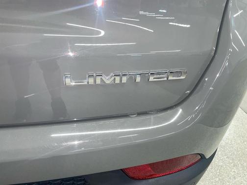 Sting-Gray Clearcoat 2022 Jeep Compass Limited