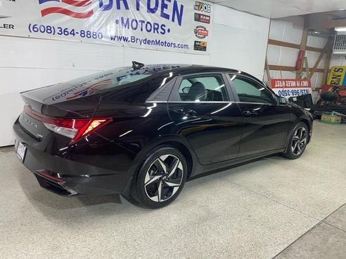 2022 Hyundai ELANTRA Limited