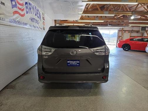 2019 Toyota Sienna SE Premium