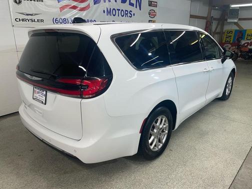 Bright White Clearcoat 2024 Chrysler Pacifica Touring L