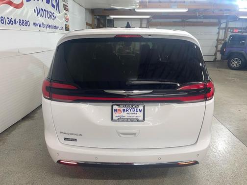 Bright White Clearcoat 2024 Chrysler Pacifica Touring L