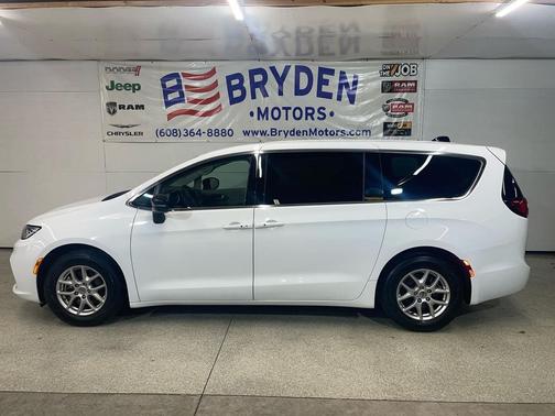 Bright White Clearcoat 2024 Chrysler Pacifica Touring L