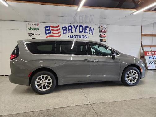 2025 Chrysler Pacifica L