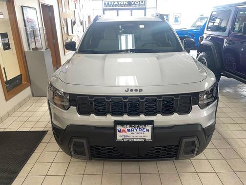 Silver Zynith Clearcoat 2026 Jeep Cherokee Laredo 4x4