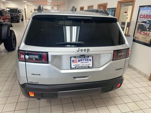 Silver Zynith Clearcoat 2026 Jeep Cherokee Laredo 4x4