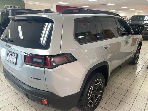 Silver Zynith Clearcoat 2026 Jeep Cherokee Laredo 4x4