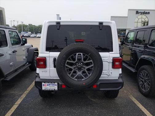 2024 Jeep Wrangler 4-Door Sahara 4x4