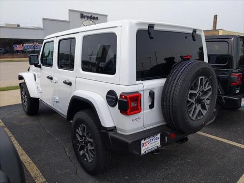 2024 Jeep Wrangler 4-Door Sahara 4x4