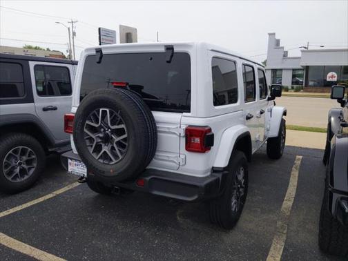 2024 Jeep Wrangler 4-Door Sahara 4x4