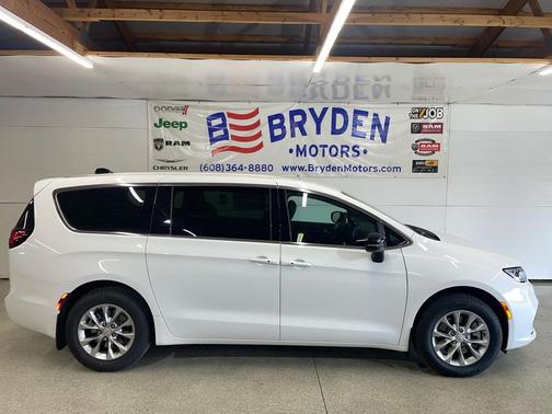 Bright White Clearcoat 2026 Chrysler Pacifica L