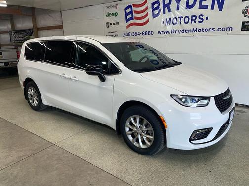 Bright White Clearcoat 2026 Chrysler Pacifica L