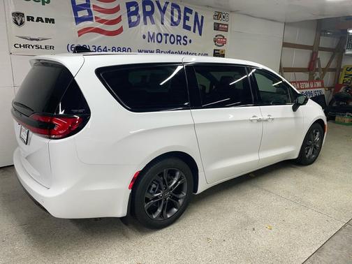 2026 Chrysler Pacifica L