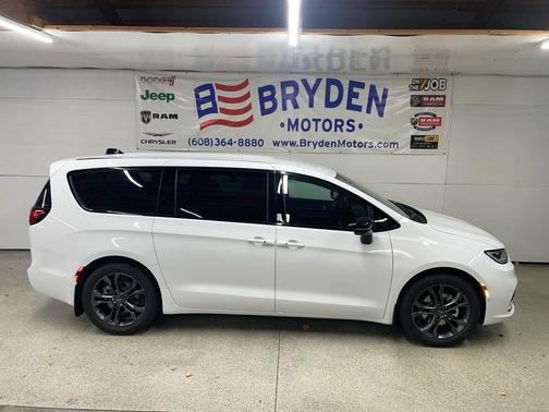 2026 Chrysler Pacifica L