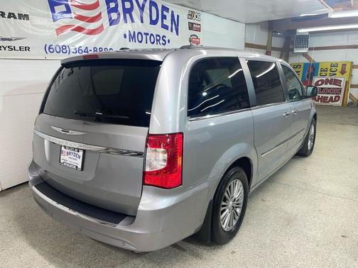 2013 Chrysler Town & Country Touring-L