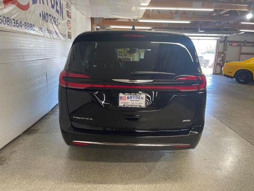 2026 Chrysler Pacifica L