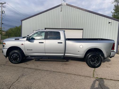 Silver Zynith 2026 RAM 3500 Big Horn Crew Cab 4x4 8' Box