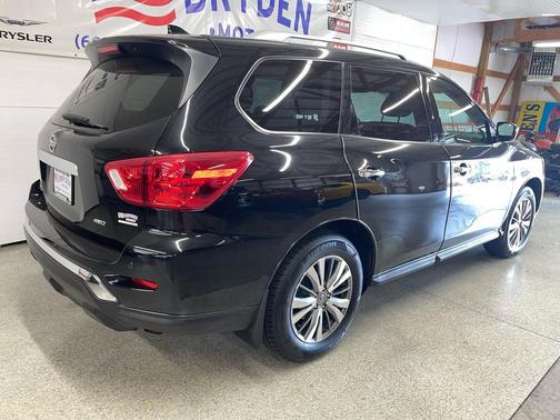 2019 Nissan Pathfinder S