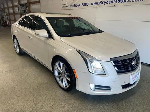 White Diamond Tricoat 2014 Cadillac XTS Vsport Premium