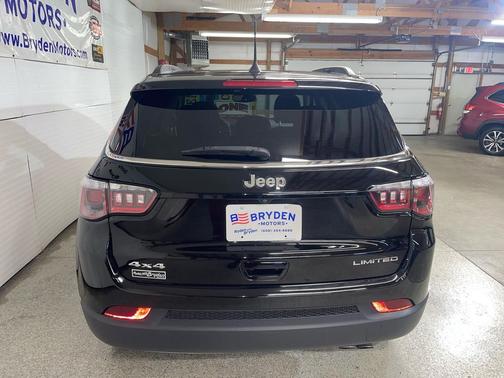 Diamond Black Crystal Pearlcoat 2018 Jeep Compass Limited