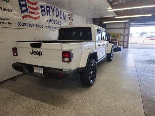 2025 Jeep Gladiator Nighthawk