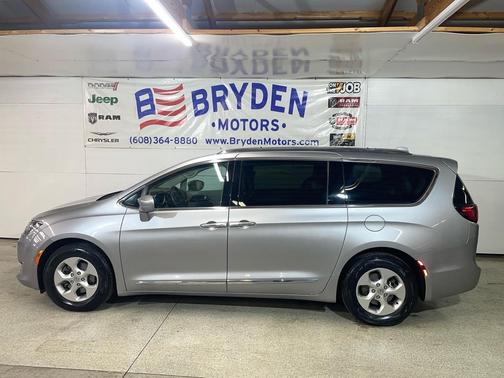 2017 Chrysler Pacifica Touring-L