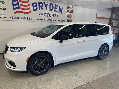 2026 Chrysler Pacifica L