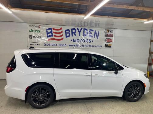 2026 Chrysler Pacifica L