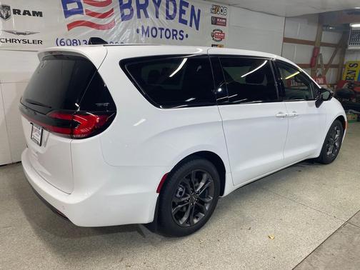 2026 Chrysler Pacifica L