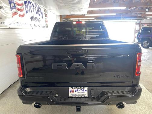 Diamond Black Crystal Pearlcoat 2026 RAM 1500 Big Horn/Lone Star