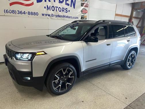 Silver Zynith Clearcoat 2026 Jeep Cherokee Overland